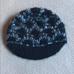 Hat with flexible bill